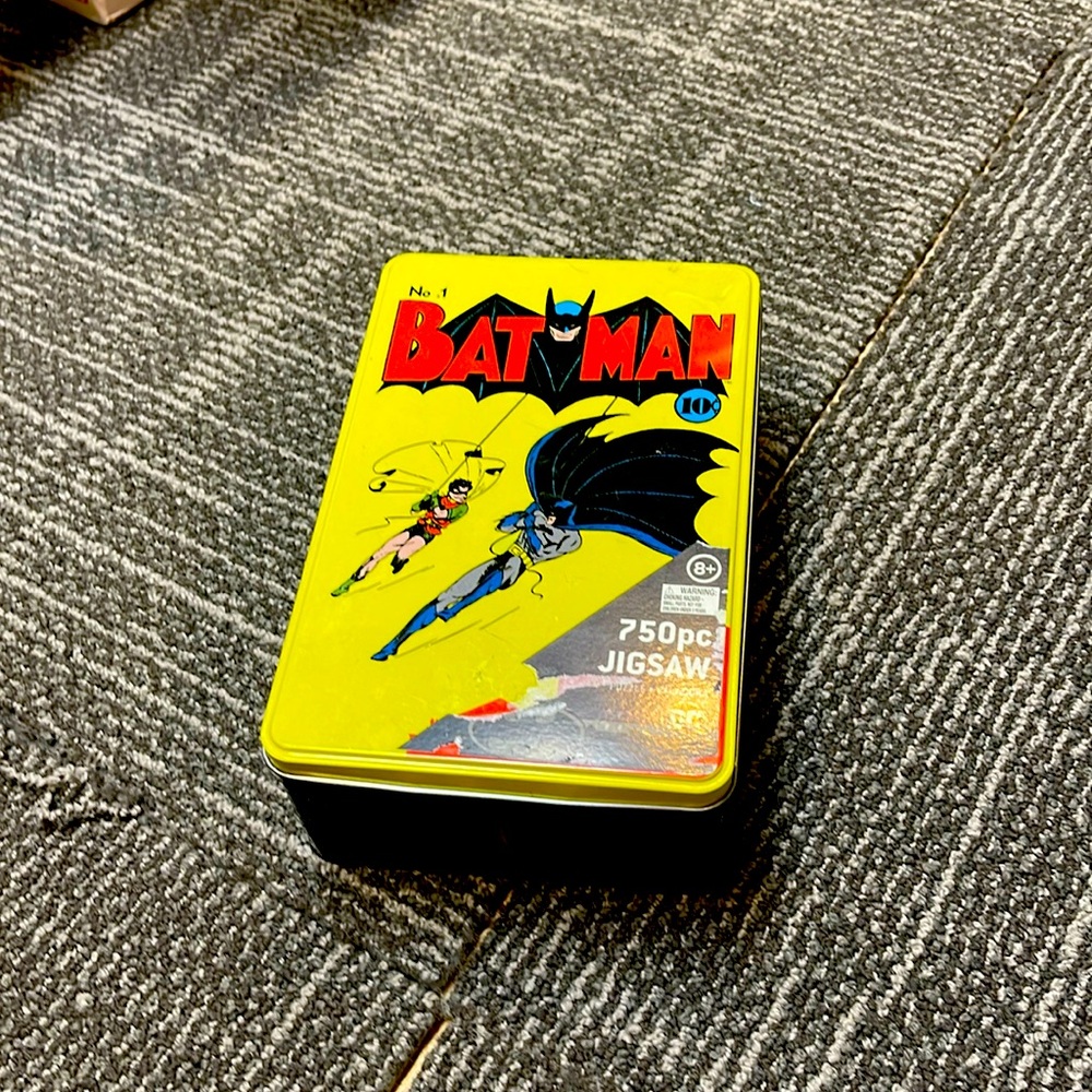 Batman puzzle Tin case